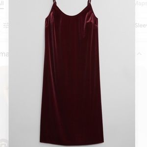 GAP: Velvet Midi Dress
